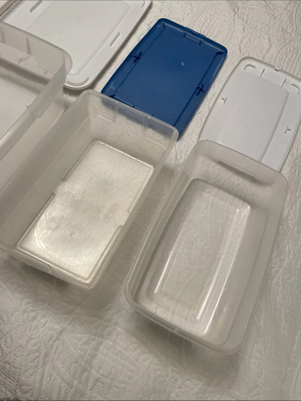 Set of 4 STERILITE Plastic Storage Containers or Bins with Lids Lightly Used